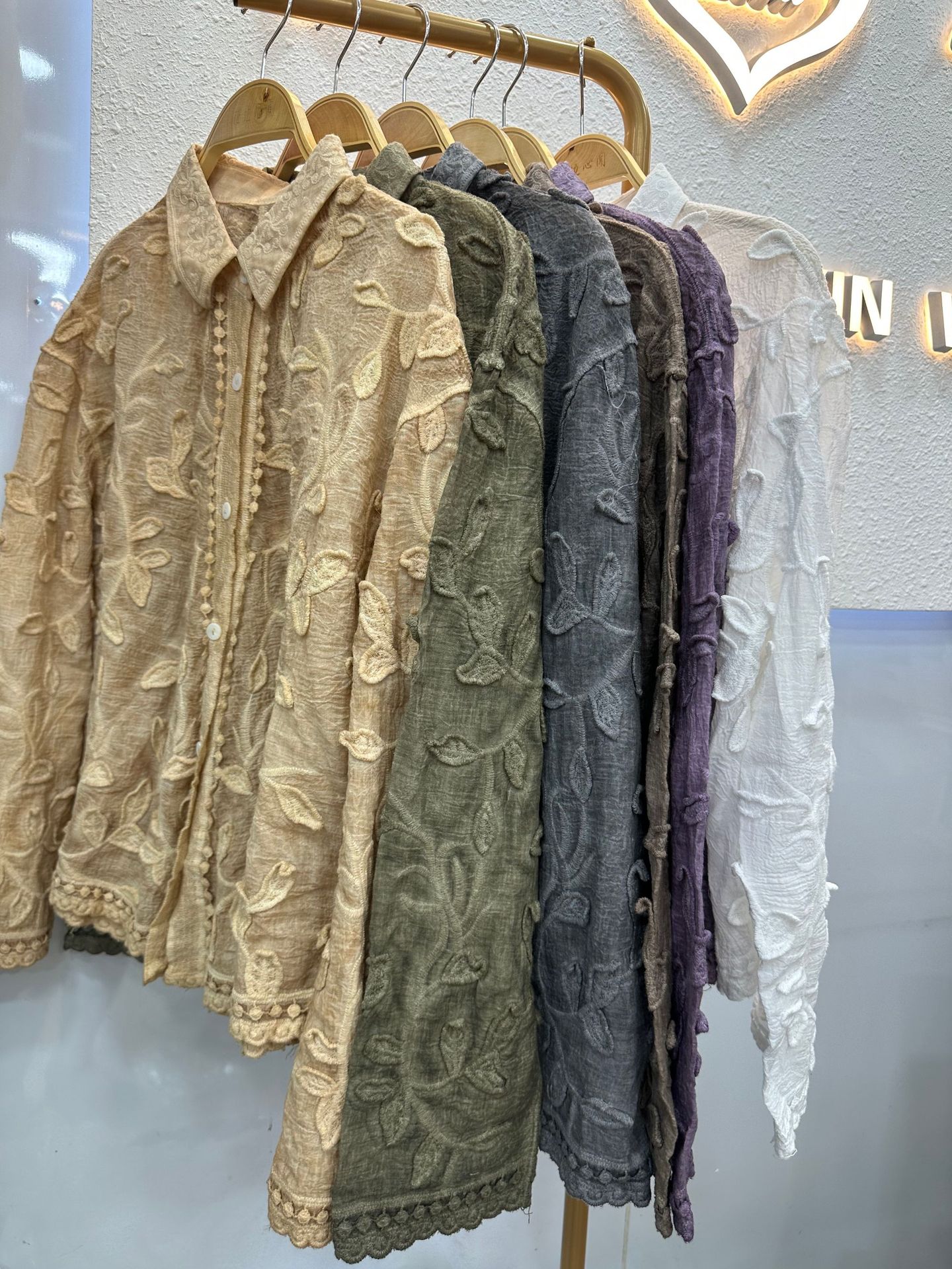 French-style Romantic And Exquisite Three-dimensional Jacquard Collared Shirt For Women, 2025 Spring New Loose Vintage_ecoleips.com