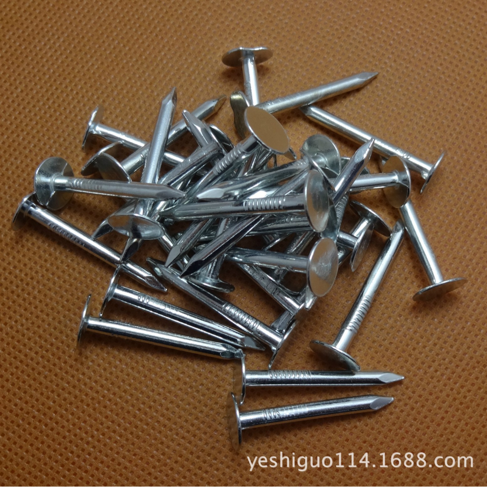 大帽径油毡钉长度20,25,30,35,40mm  线径3.0mm  3.5mm 电镀