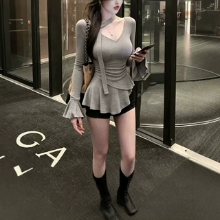 2026韩系不规则韩系V领灰色喇叭袖T恤女新款时尚纯欲修身百搭款女