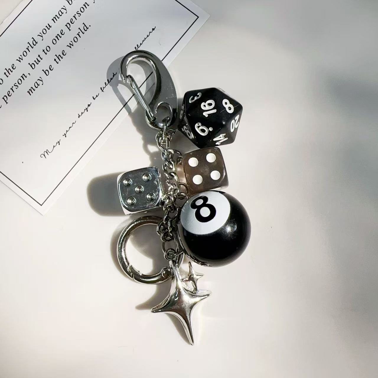 Bolso de dados clásico de forma especial colgante diseño retro personalizado bolso colgante de teléfono móvil cadena colgante marrón verde colgante de color de contraste