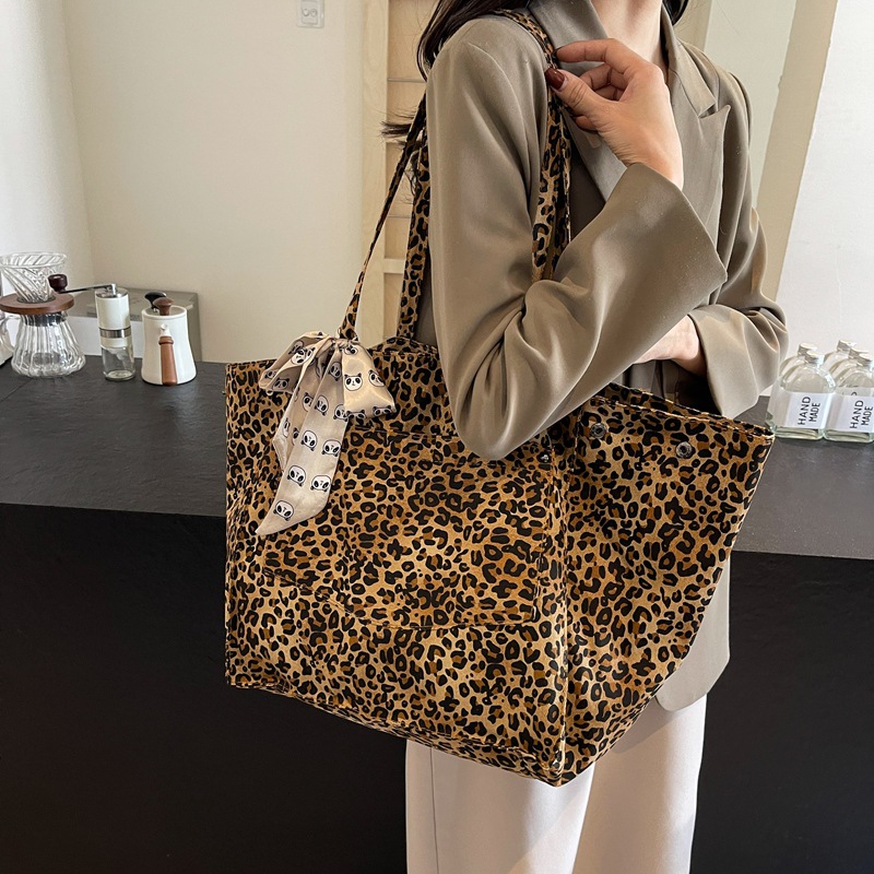Bolso de alta calidad de gran capacidad con estampado de leopardo transfronterizo 2024 invierno nuevo bolso de hombro de moda bolso de lona grande