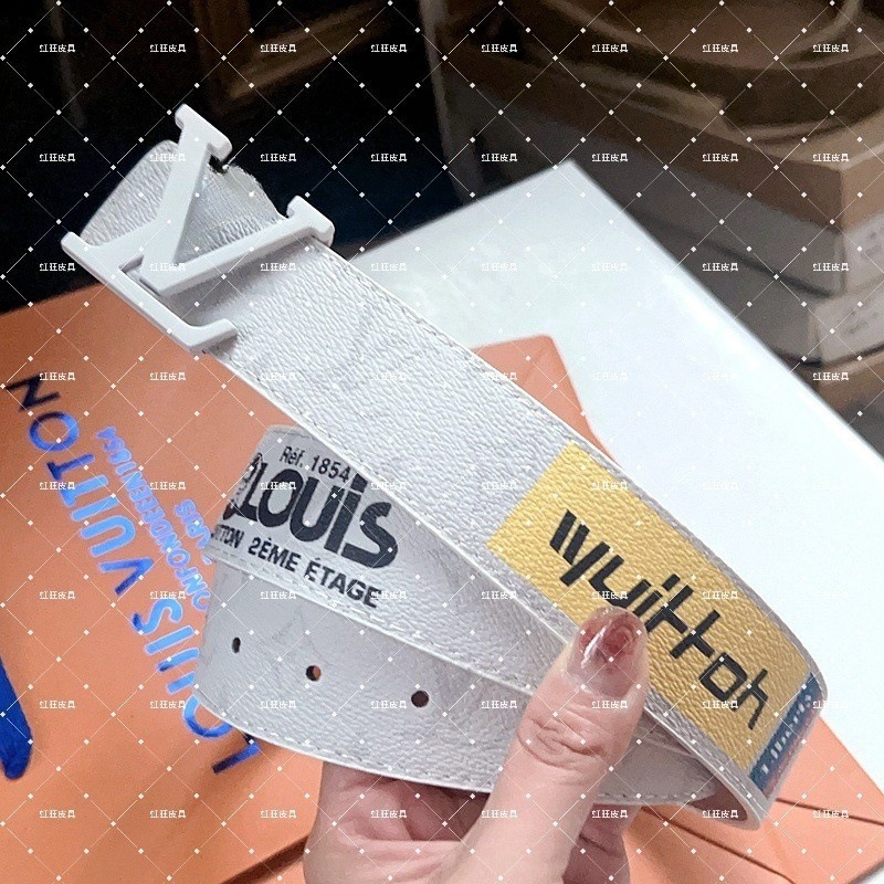 新款时尚男士商务休闲百搭字母涂鸦平滑扣腰带牛仔裤潮流网红|undefined