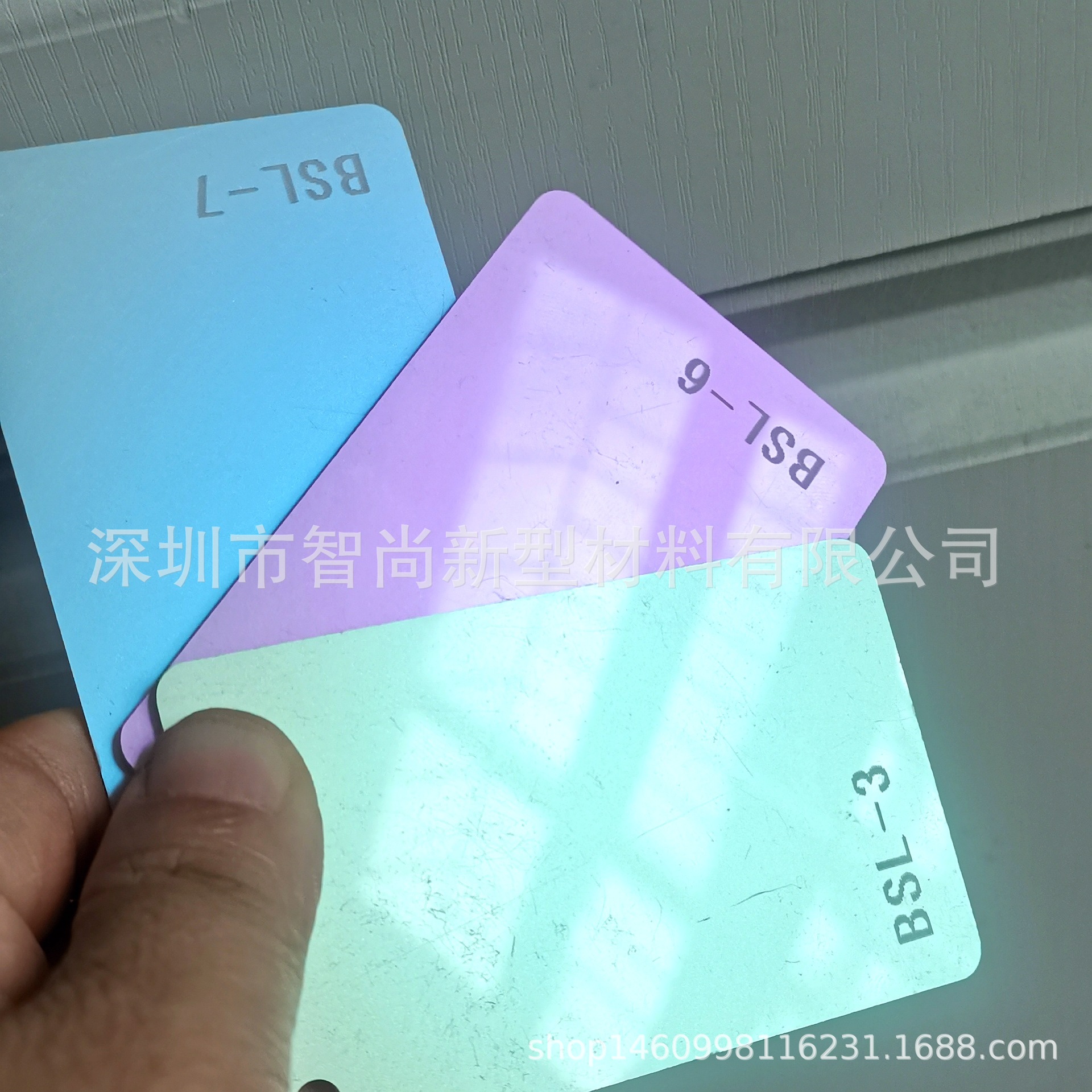 厂家直销渐变彩色亚克力板展柜工艺品精美家具化妆品展示有机玻璃