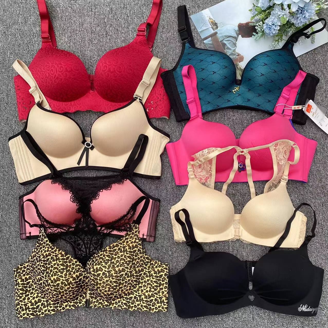 Diverso sujetador de punto de media pieza de ropa interior Nuevo Sujetador de encaje de punto inalámbrico push up mixto