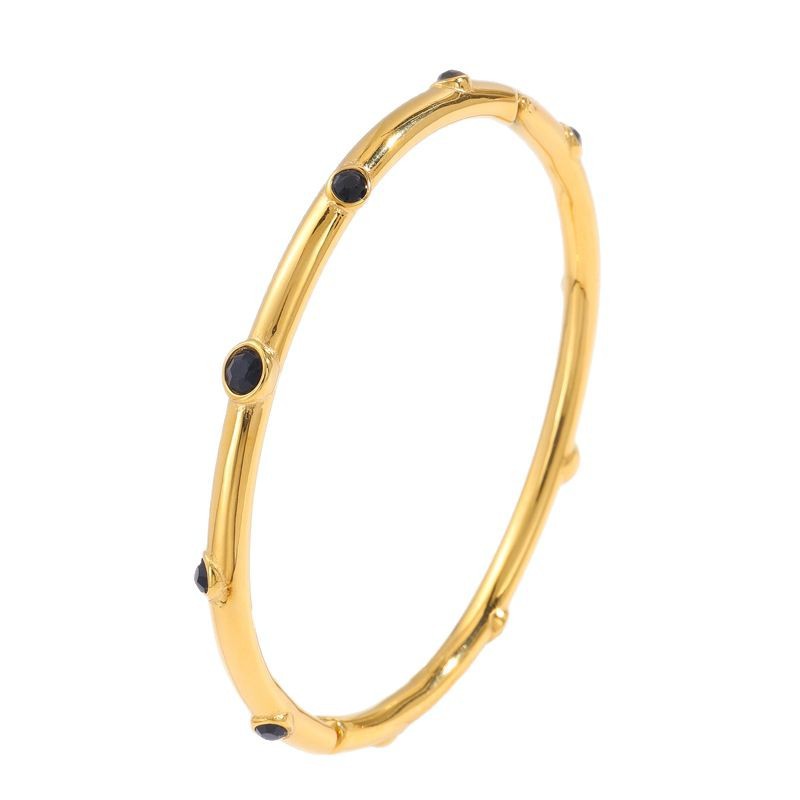 Mujeres de acero inoxidable diez pulseras de perforación galvanizadas de alta calidad 18k oro de moda pulseras de lujo ligeras joyas personales versátiles