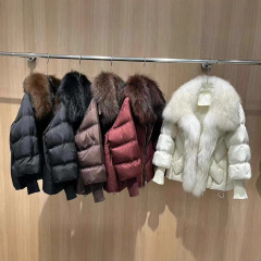 女性のための短い緩い厚く暖かい毛皮のコート 25 冬の新しい高級タヌキの毛皮の大きな毛皮の襟のダウンコート女性のための