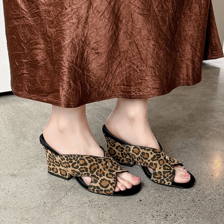Sandal nữ da cừu hở mũi quai chéo gót xuồng 5 cm — màu nâu, Trang chủ, màu đen chi tiết 95