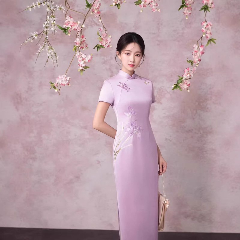 2026 Spring/Summer New Purple Qipao Short-Sleeve Long Dress with Iris Flower Embroidery, Chinese Style Wedding Banquet Daily Slimming Dress