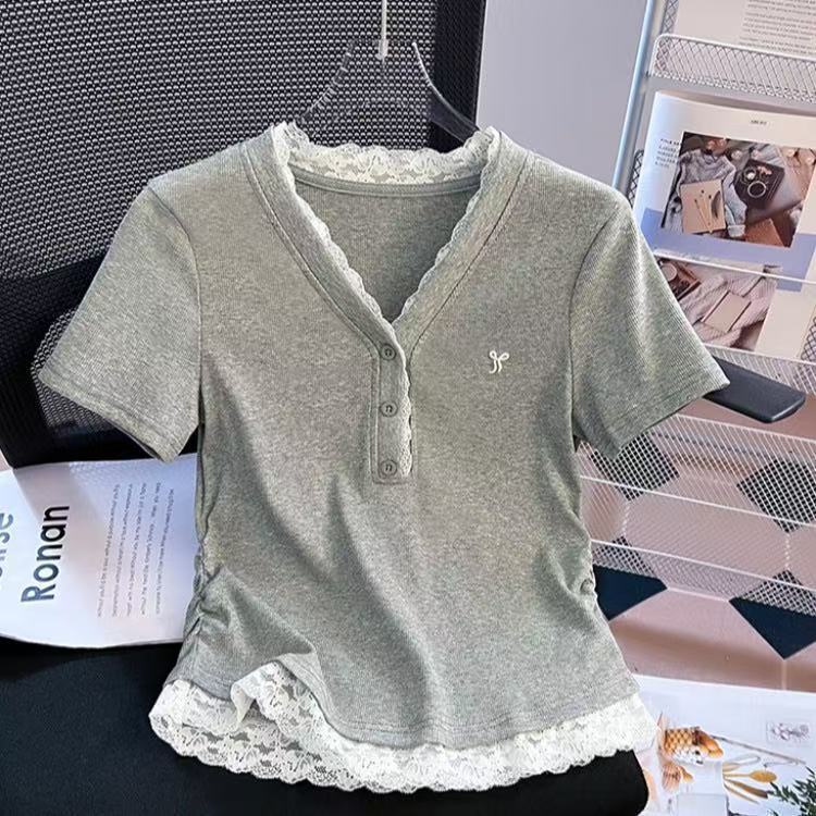 Plus Size Faux Two-Piece Lace Patchwork V-Neck Short-Sleeve T-Shirt for Women, Summer 2026 New Style, Slim Fit, Short, Regular Shoulder Top