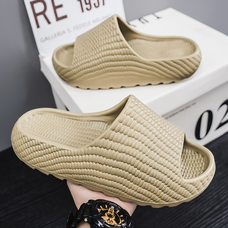 Zapatillas exteriores de suela gruesa para mujer 2025 nuevo estilo eva interior hogar antideslizante aumento baño sandalias y zapatillas de suela blanda para hombre
