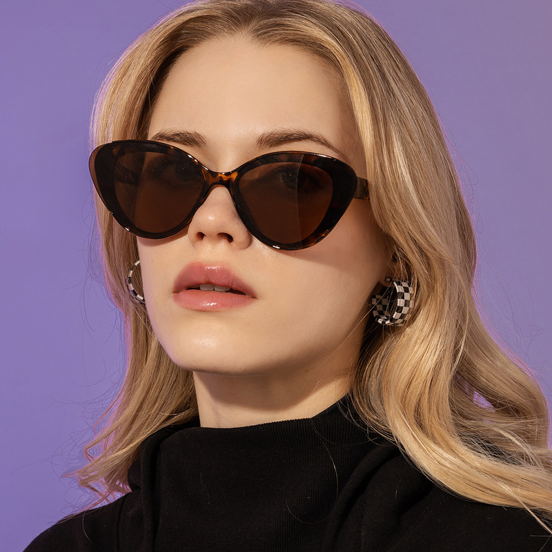 Elegant Fashion Simple Style Women's Sunglasses display picture 2