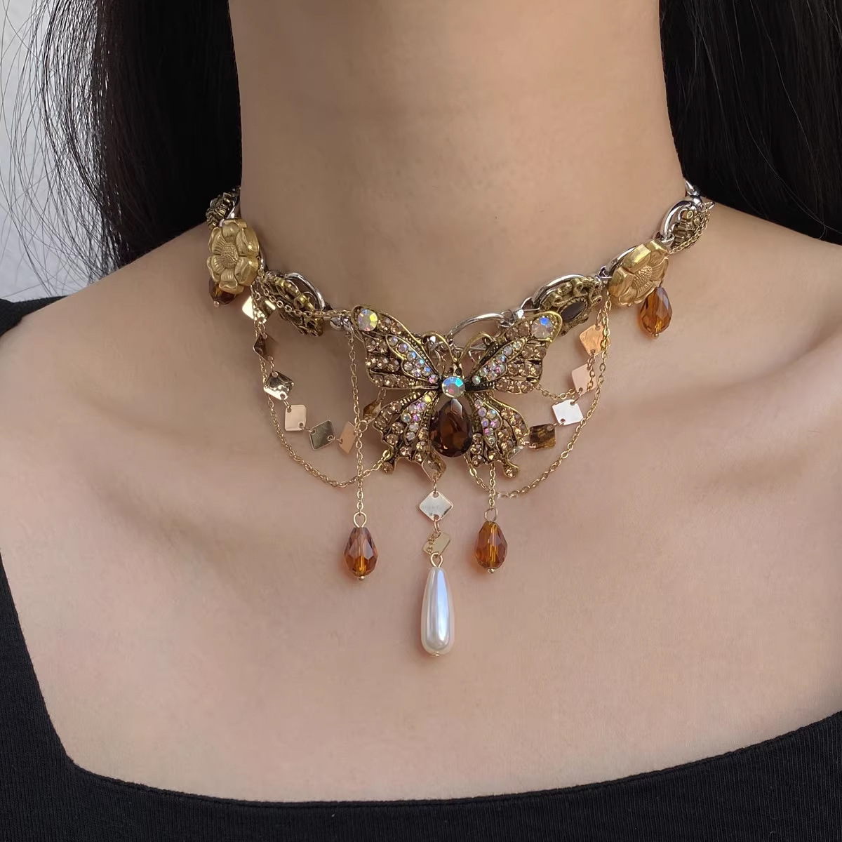 55g Weight Alloy Pendant Material Gem Inlay Material Necklace Classification Alloy Chain Material 1 Piece Quantity Retro IG Style Butterfly Gem Alloy Choker Wholesale