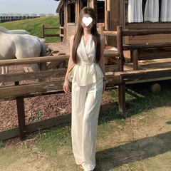 フレンチデザインVネックストラップベストトップとハイウエストワイドレッグパンツのツーピースセット、女性用夏服、コンプリートセット