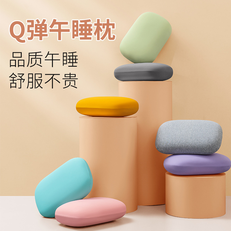 パンの昼寝枕の記憶綿が腹ばいになって枕のオフィスの四季タイプの枕がはね返って寝ます。|undefined