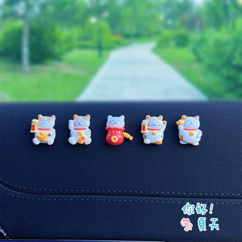 2024 Lindo gato de buena suerte sacudiendo la cabeza Adornos del coche consola central Bendición del gato Coche sacudiendo la cabeza Adornos pequeños Douyin