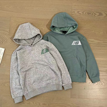 现货2025年秋冬款中大童男女童休闲字母连帽套头卫衣外套