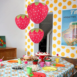 灯笼;场地布置道具;拉花、彩带