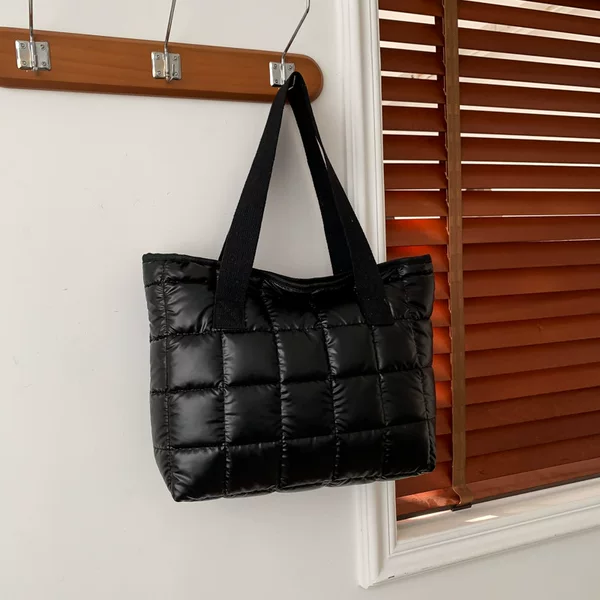 Trendy and Versatile Influencer Handbag 2026 Spring New Stylish and Elegant Shoulder Underarm Tote Bag