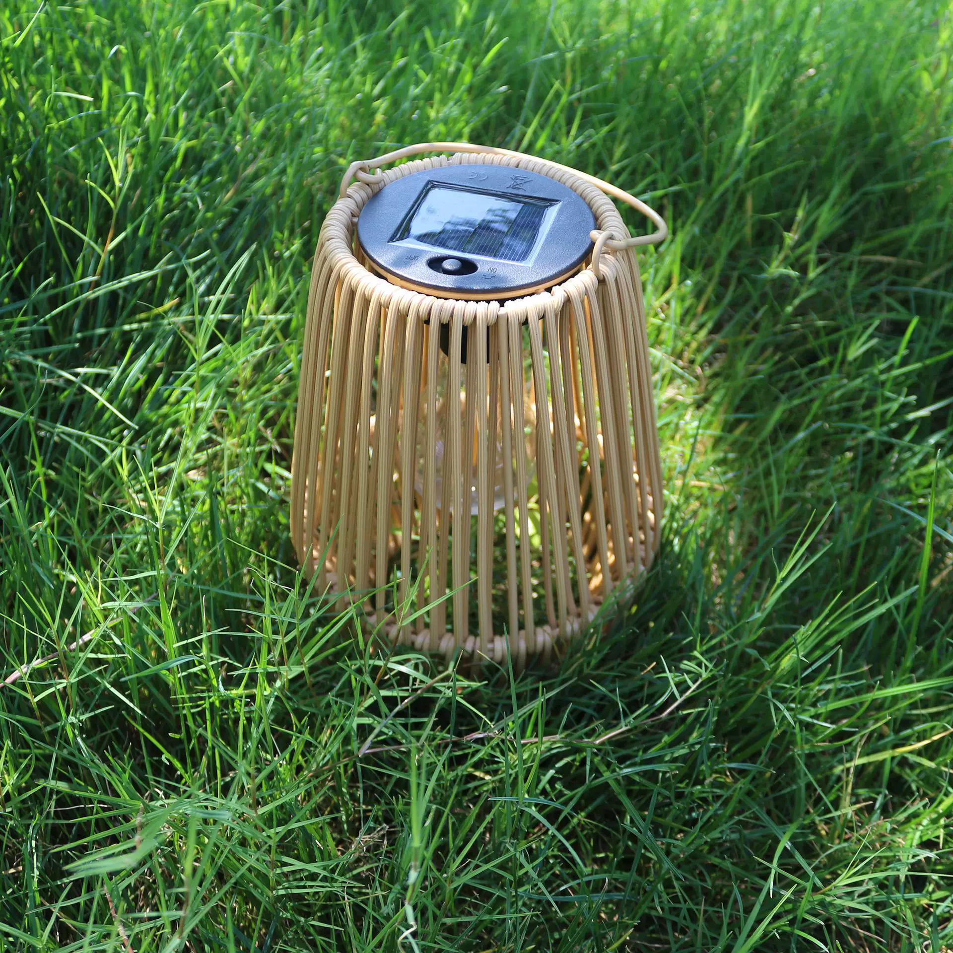 跨境太阳能仿藤编挂灯灯笼户外防水庭院灯花园装饰灯氛围灯投影灯