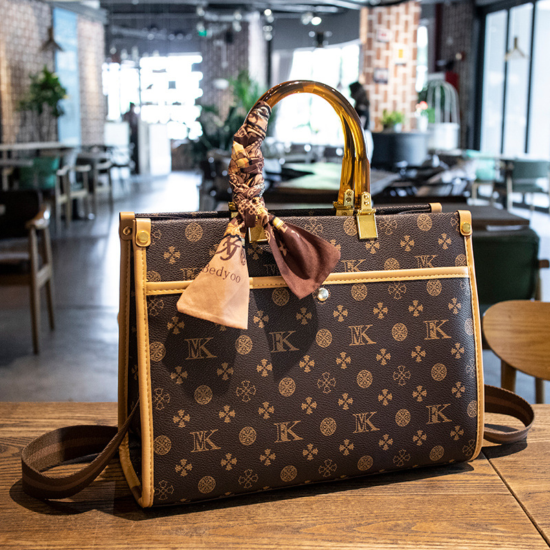 Bolso de mano de gran capacidad de cuero genuino para mujer, bolso de mano de un solo hombro, nuevo y moderno, 2024_voghion.com