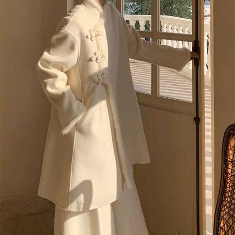 새로운 중국 스타일 여성 의류 국가 스타일 원피스 가을과 겨울 패션 서양식 기모 두꺼운 사교계 울 버클 화이트 세트