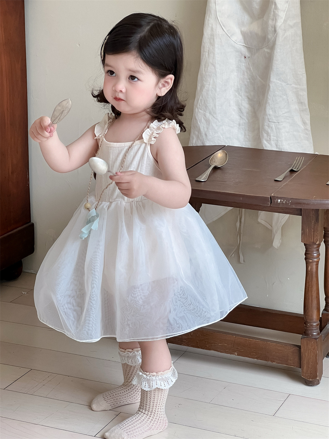 Vestido de malla para niñas, estilo fino de verano, ropa para niños coreanos, falda de trasero con correa de bebé, falda de princesa nueva 2025