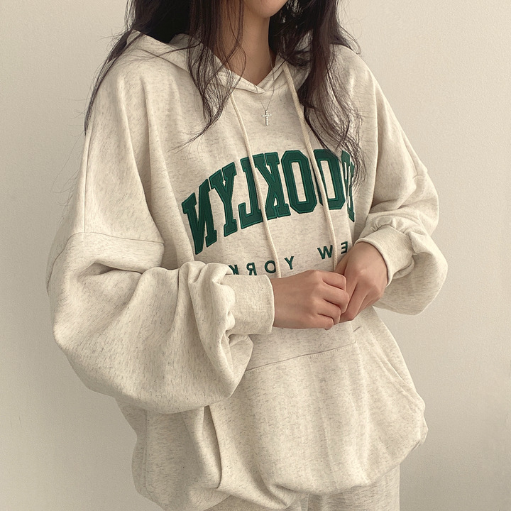 卸売りの帽子付きの女性の韓国版の街頭の気質とベルベットのカジュアルな組み合わせのアメリカ式の薄い潮の刺繍のアルファベットの春秋冬|undefined