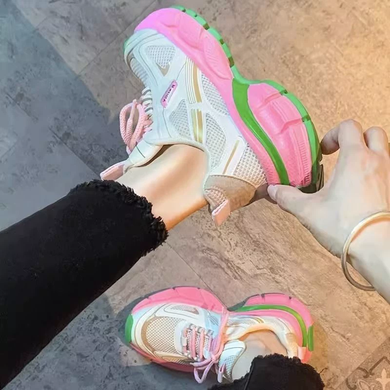 Мужские? женские? The input says Dad shoes women's autumn breathable popular casual 2025 new early autumn mesh soft sole running white sneakers