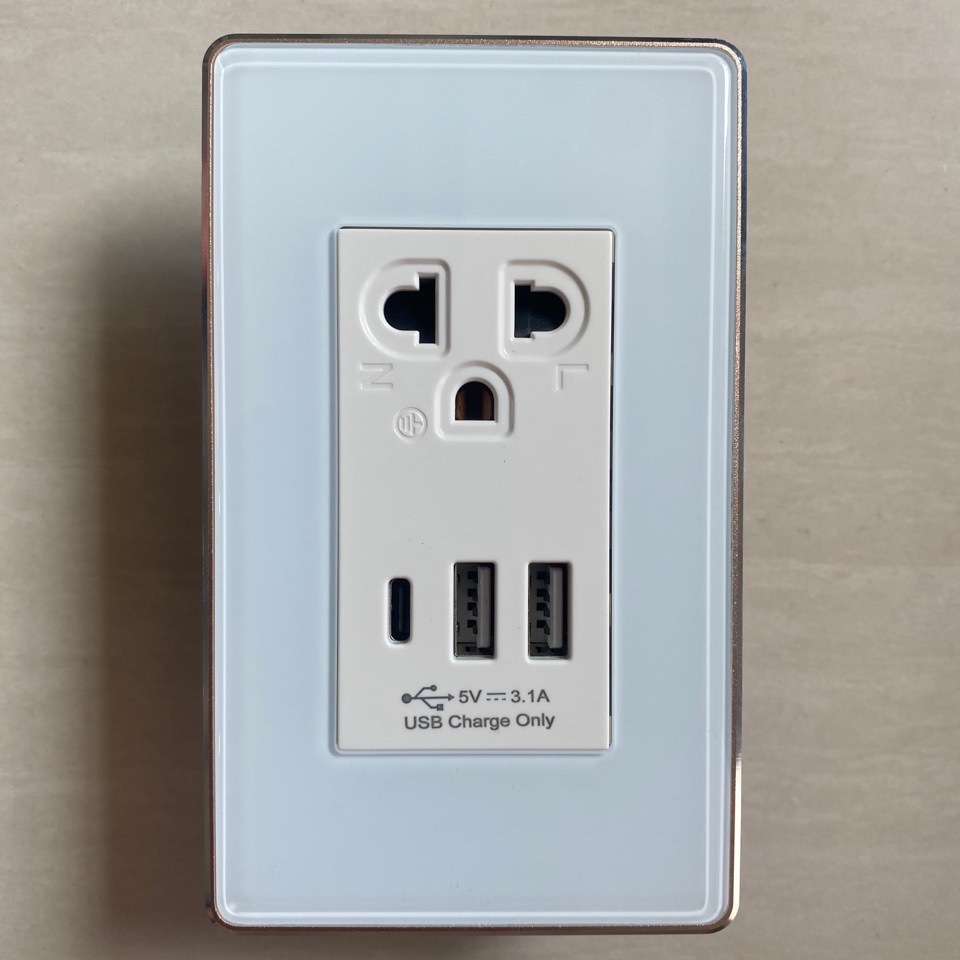 外贸专供泰规120型智能插座3孔美泰规2位USB-1位Teyp-c充电金属边