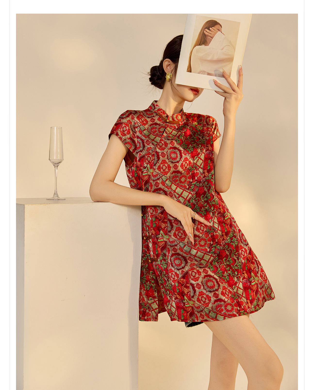 Đầm suông midi chữ A vải rayon thêu hoa cách tân cổ điển Trung Quốc — Màu đỏ san hô, Màu caramel chi tiết 9