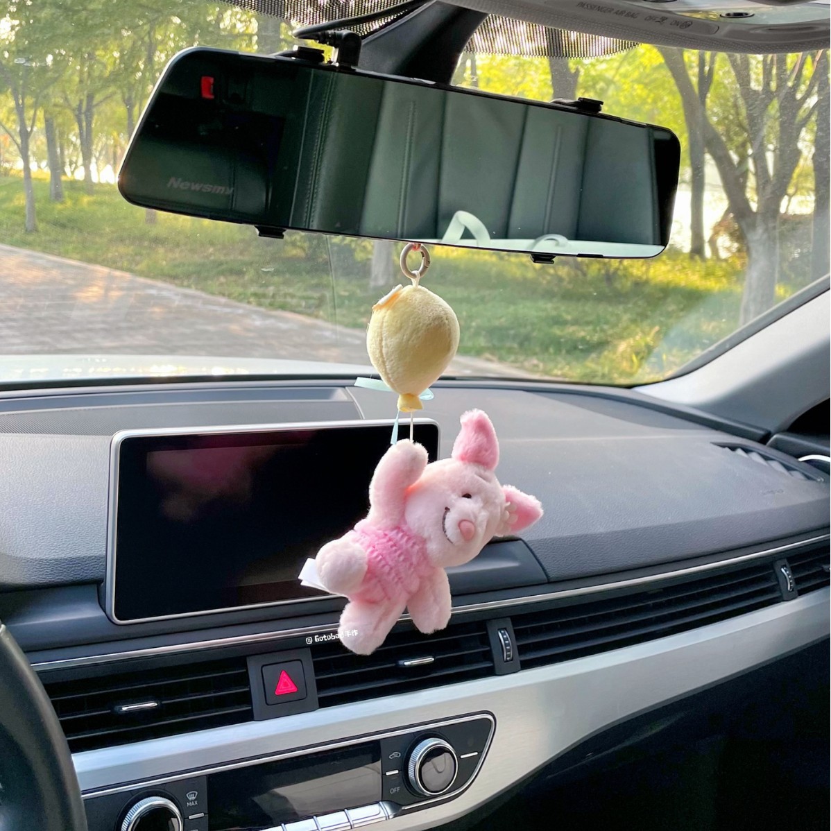 Nuevo automóvil creativo caricatura Piggy Pije colgante de automóvil espejo retrovisor colgante muñeca de peluche adornos de automóvil