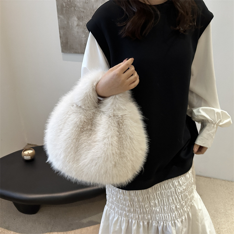 Bolsa de mano para mujeres nuevo estilo de peluche de color sólido simple y popular bolsa de lana de aire exterior temperamento casual textura de viaje de hombro