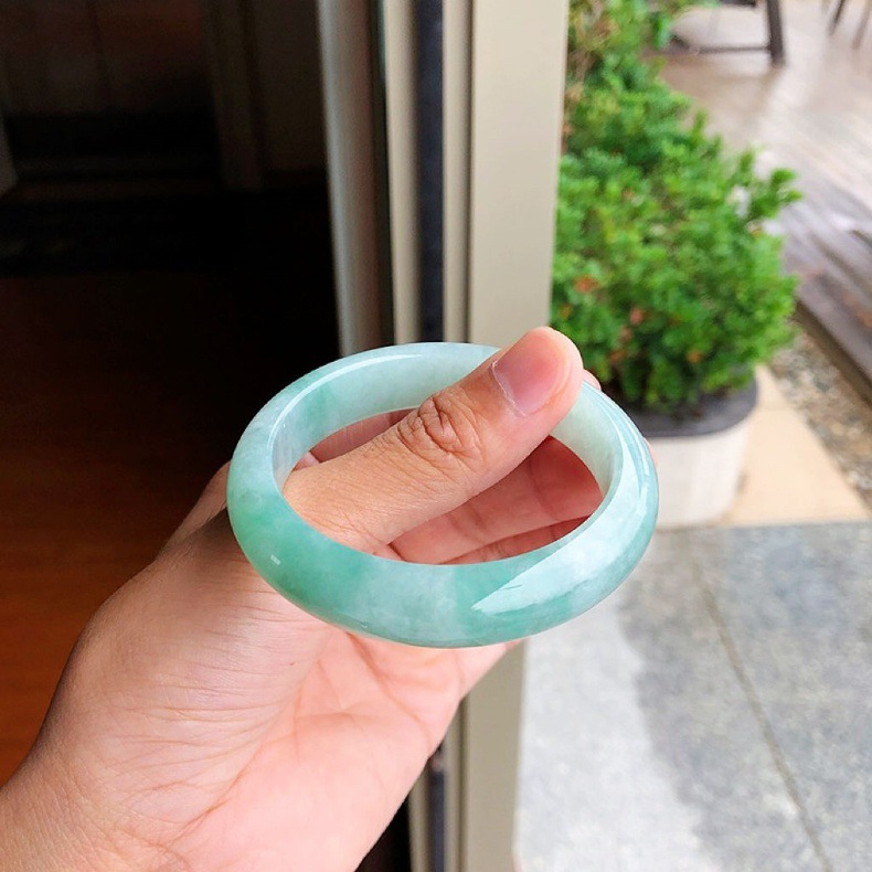 Vòng tay ngọc bích tự nhiên Miến Điện loại A hàng chính hãng dáng tròn nho xanh nhạt chi tiết 9