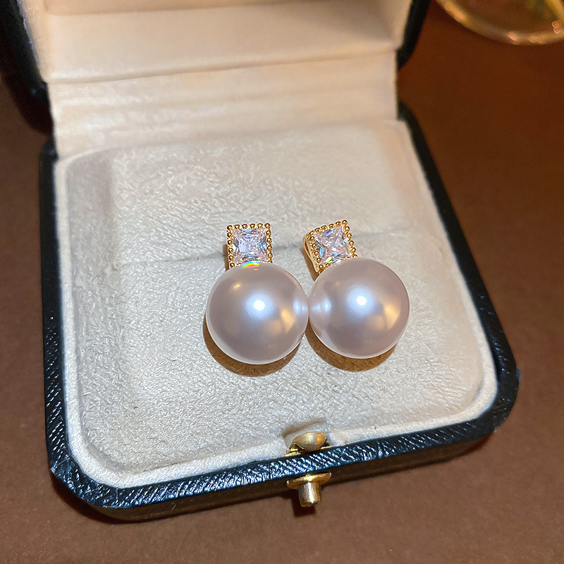 Aguja de plata pendientes de perlas de agua dulce verdadero oro galvanoplastia moda todo partido nicho de lujo de alta calidad pendientes de fábrica al por mayor