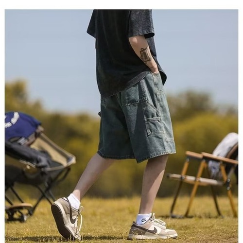 Workwear denim shorts for men, summer loose-fit straight-leg cropped pants, trendy American-style casual mid-length pants.