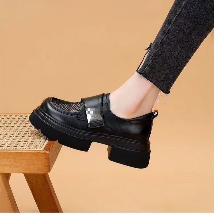 Zapatos de malla transpirable 2026 verano nuevo cabeza redonda mágica zapatos de una sola sola sola gruesa hueco aumento de altura zapatos de cuero