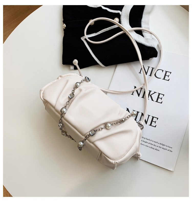 Wholesale Soft Pu Fold Pearl Chain Single Shoulder Handbag Nihaojewelry display picture 3