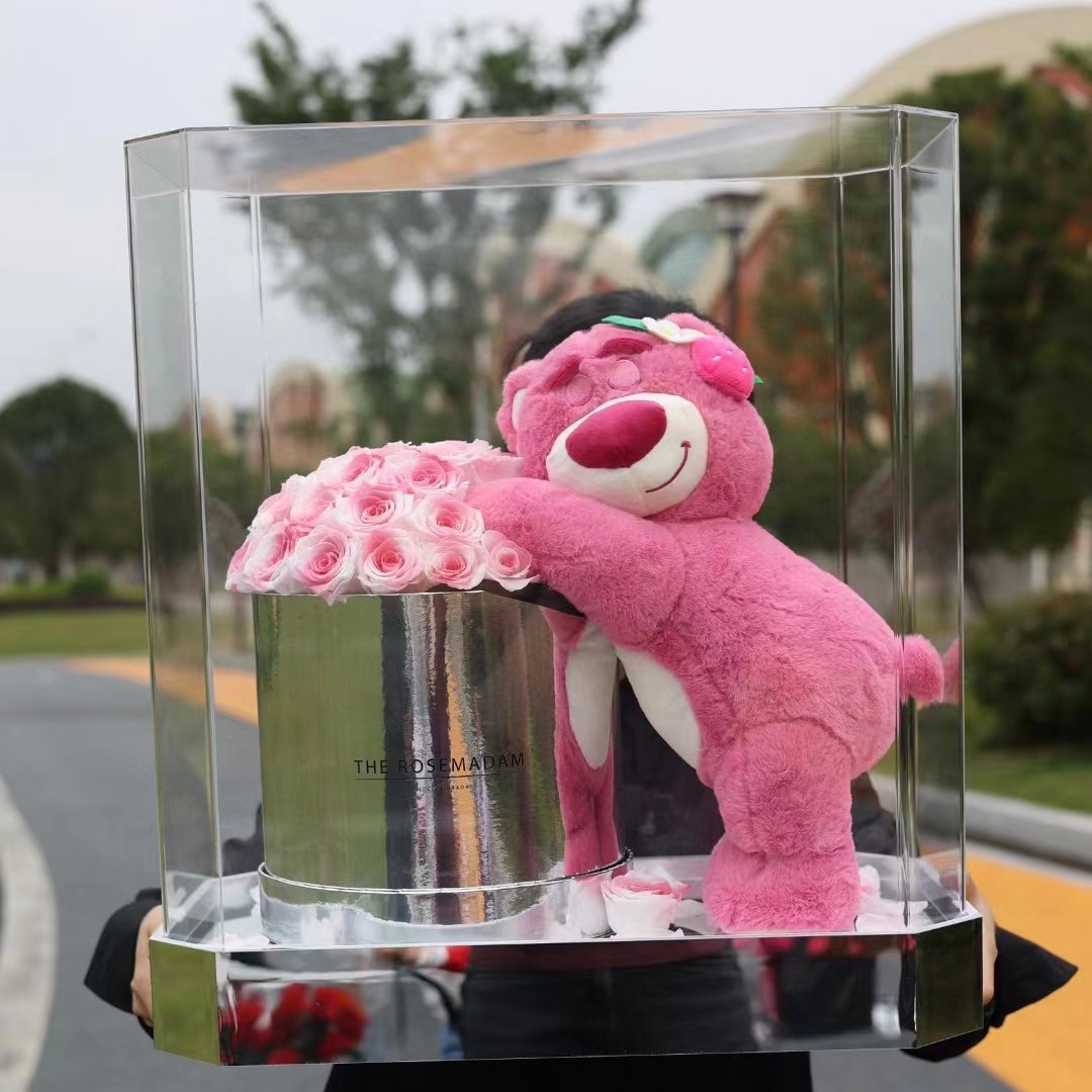 Popular popular en línea chino regalo de San Valentín flor eterna fresa oso abrazo cubo Rosa decoración de flores reales