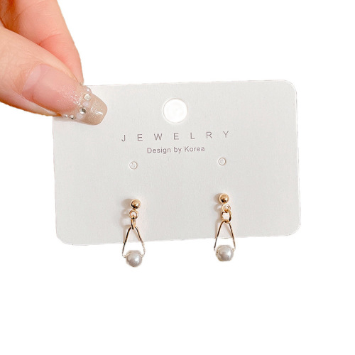 Yiwu Accessory Minimalist Light Luxury High-End Earrings for Women Fashion Niche Earrings Retro Versatile Stud Earrings Wholesale