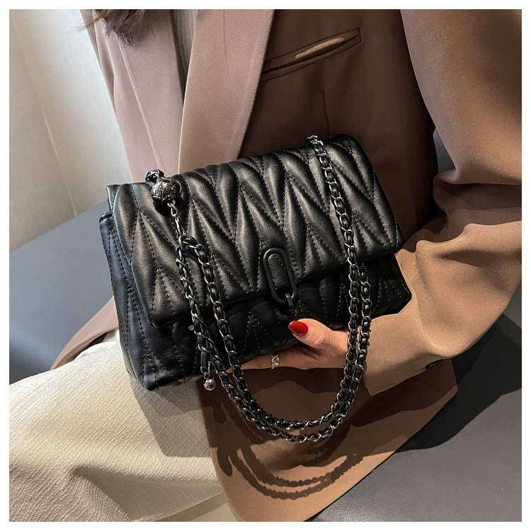 Shoulder bag with diamond pattern, summer one-shoulder bag, chain bag, 2023