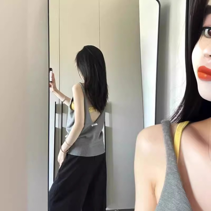 Trendy Design Gray Sleeveless Camisole for Women 2026 New Style Inner Wear Base Layer Backless Top