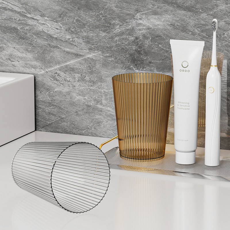 Bicchiere da bagno trasparente e portaspazzolini di lusso_voghion.com