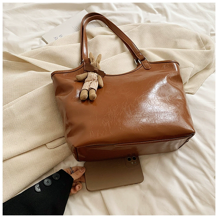Shoulder bag, capacious one-shoulder purse, high-quality style with pendant charm