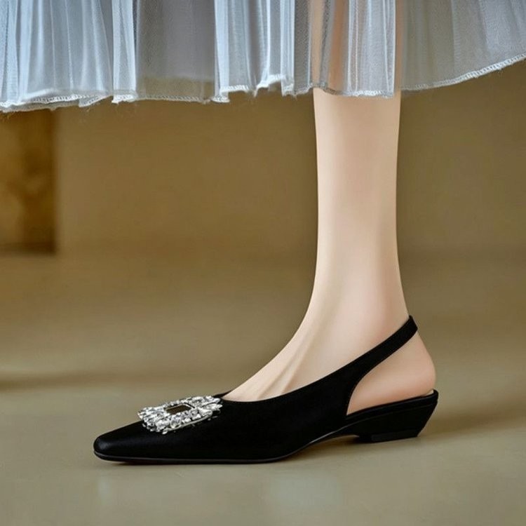 Tacones gruesos de diamante de punta francesa con falda de sandalias de temperamento para mujeres 2026 nuevos zapatos de verano de belleza