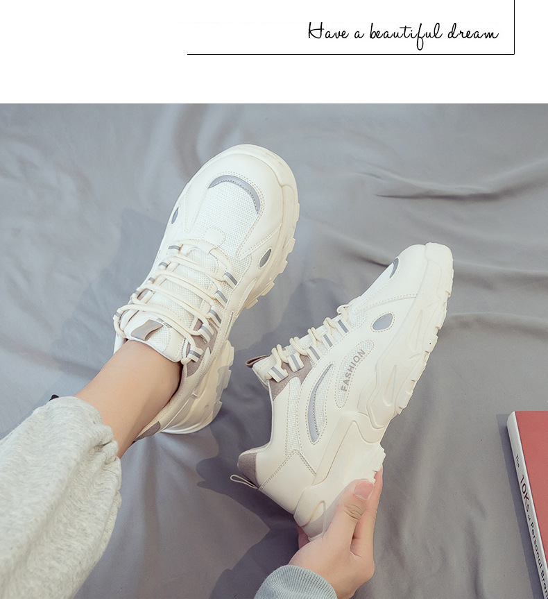 2024 Nouvelles chaussures de sport décontractées respirantes en maille pour hommes, chaussures de course rehaussantes, petites chaussures blanches à la mode pour papa_voghion.com