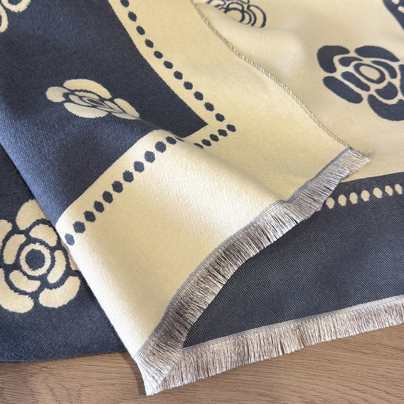 Temperamento piccolo profumo donna versatile cappotto decorazione calda camelia sciarpa doppio uso cashmere scialle_voghion.com