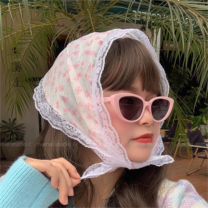 Pequeña toalla triangular de flores ~ bufandas de seda encaje correa de cabello turbante fotos atmósfera 2024 primavera nuevos accesorios para el cabello
