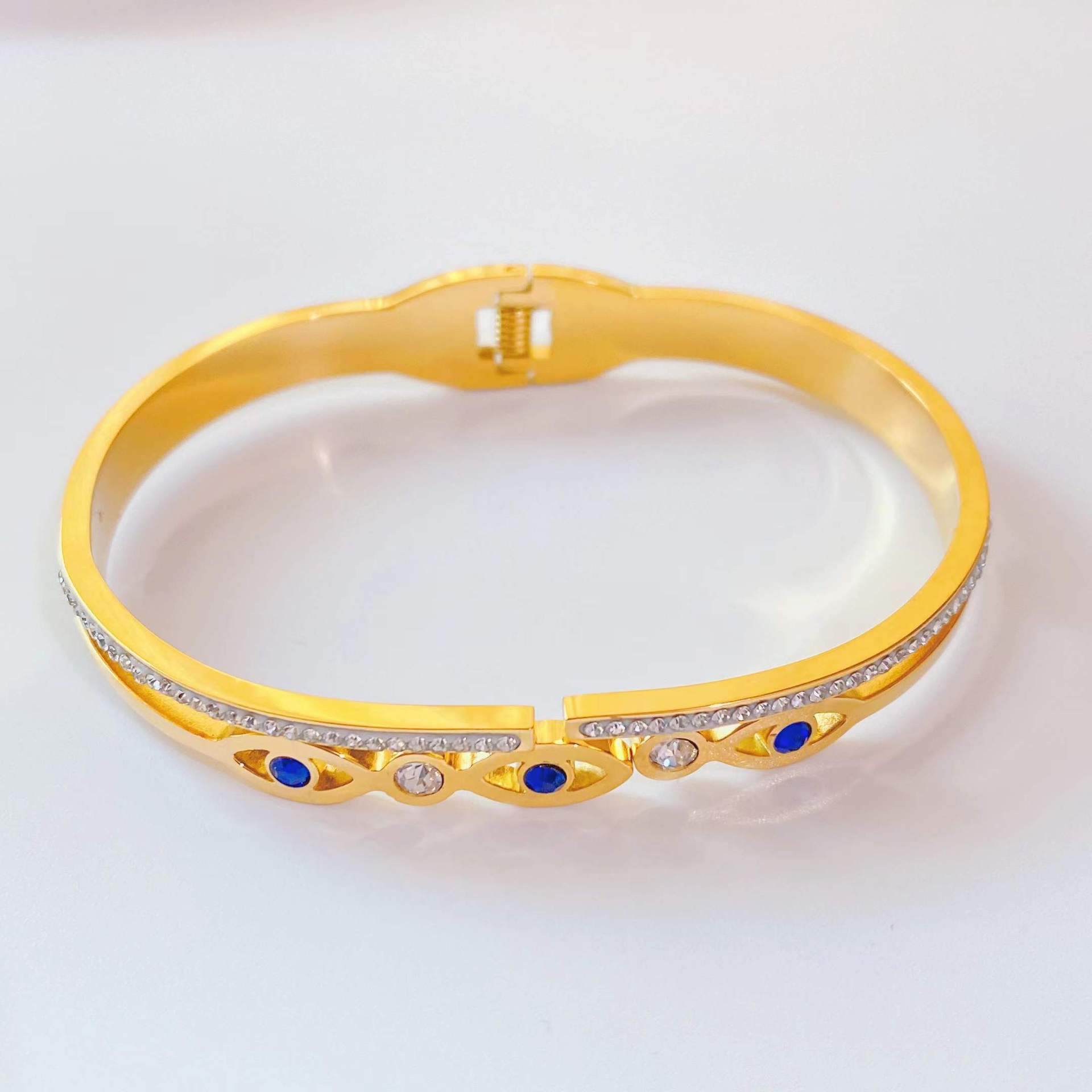 Bracelet Tendance Vintage Titane Acier Saphir Creux Oeil Du Diable Micro-zircon display picture 6