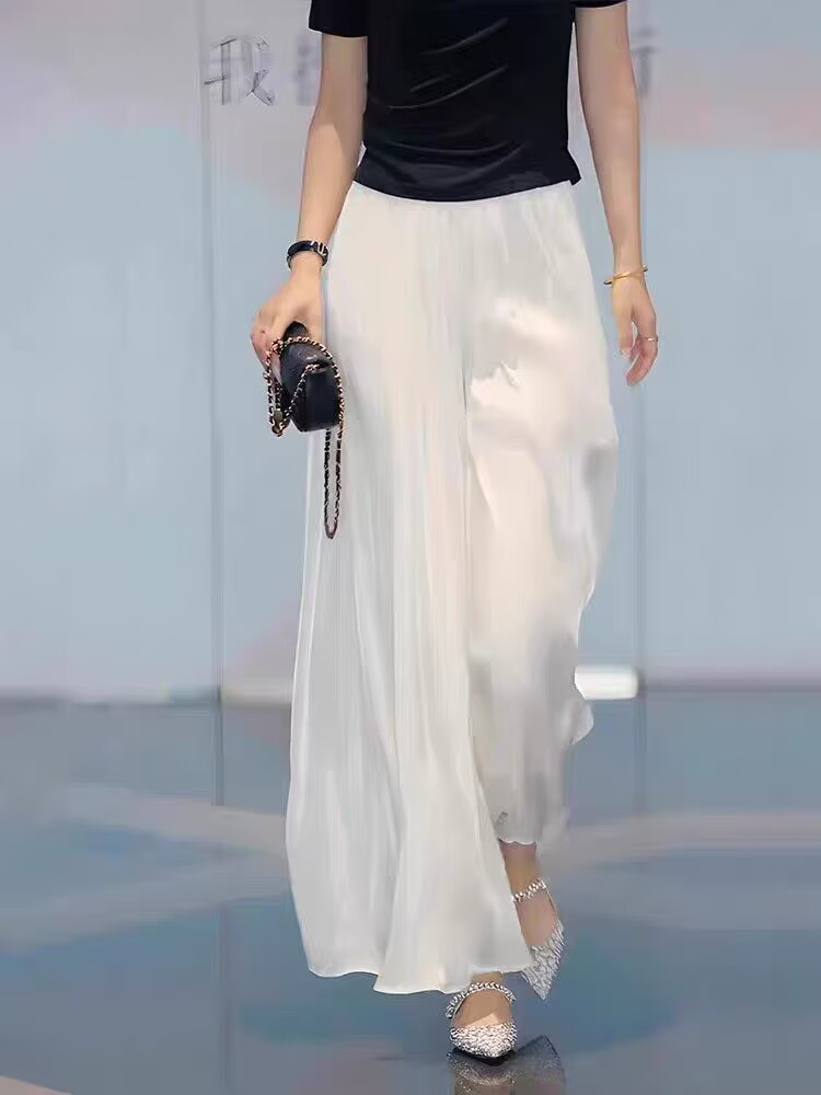Quần culottes nữ ống rộng chất liệu lụa lưu ly mát mẻ, thiết kế xếp ly bay bổng — màu đen