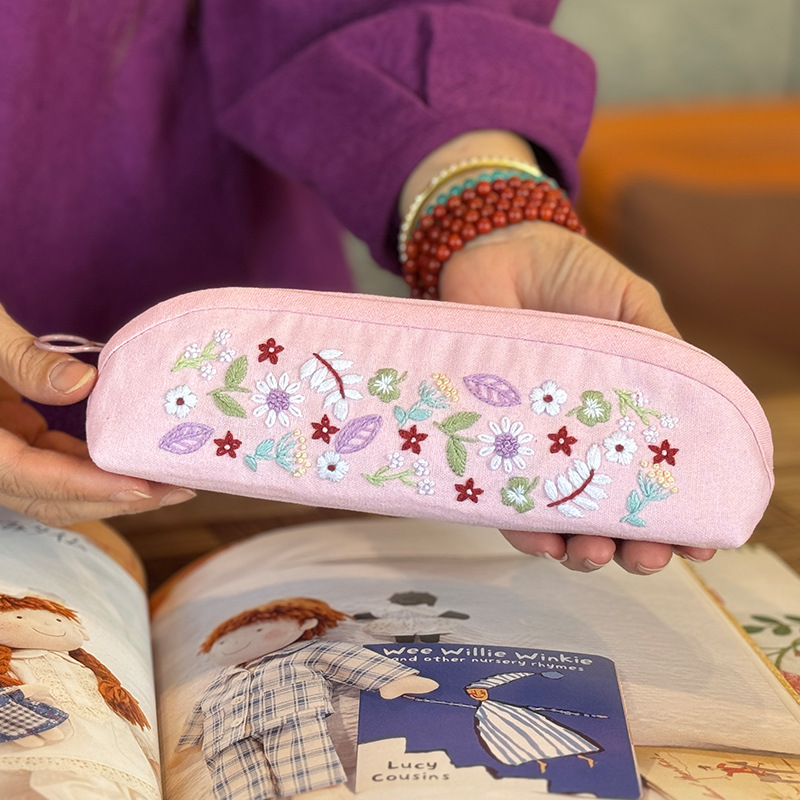 Bolsa de bolígrafo de estudiantes bordado de viento chino Lu bordado a mano flores y hierbas caja de papelería creativa regalo de apertura de la escuela caja de bolígrafo de arte